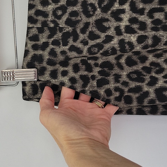 CAbi Jungle Skirt Taupe/Gray/Black Puma Leopard Print Size 4 NWOT - Picture 4 of 15